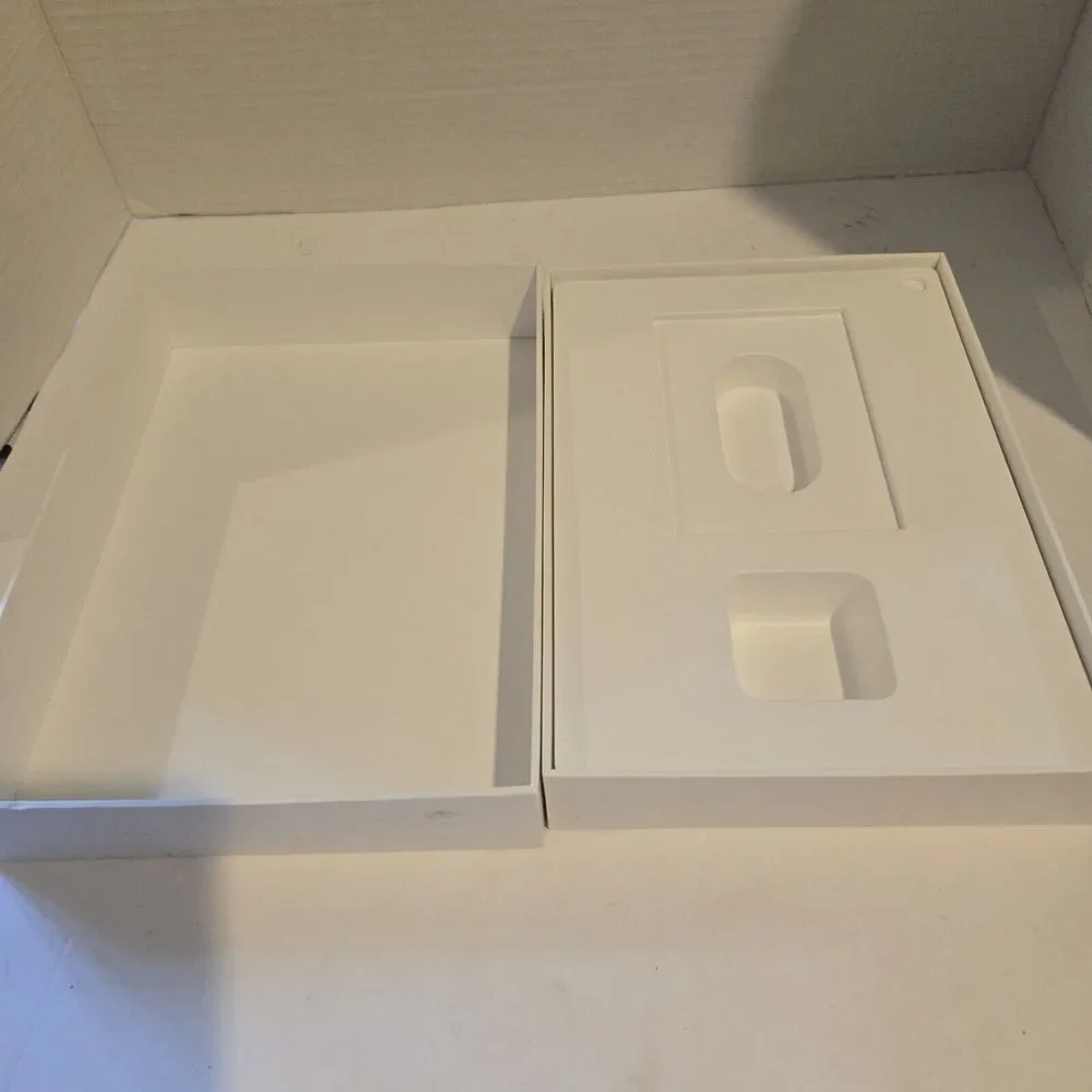 Apple iPad Pro 32GB 9.7 Inch Wi-Fi Space Gray Mlru2ll/a EMPTY BOX ONLY‎